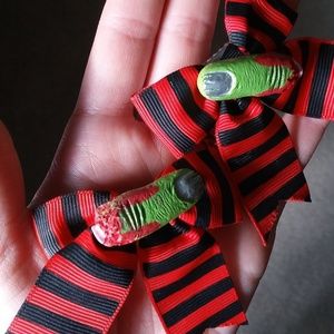 Zombie finger hair bows! Punk. Goth. Halloween.